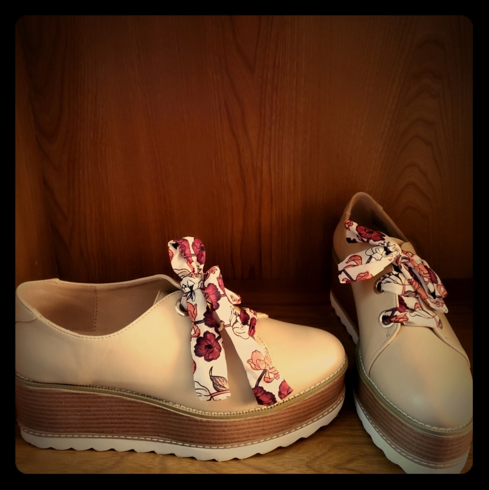 Tan creepers